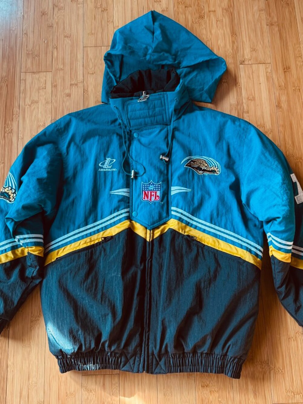 Vintage 1990s Jacksonville Jaguars Logo Athletic NFL Pro Line Jacket Size M